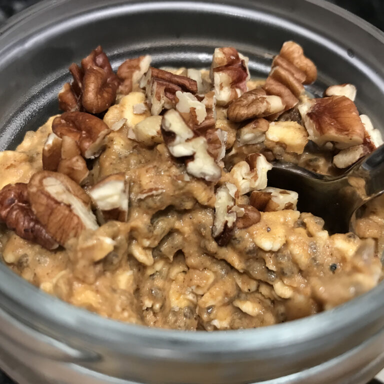 Pumpkin Spice Overnight Oats with Raisins